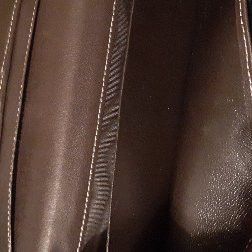 Gucci Authentic Euc Wallet Interlocking - image 5